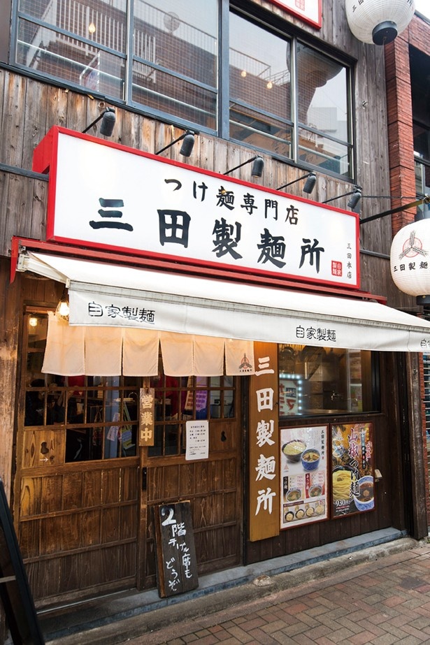 東京・田町にある三田本店。商店街の一角に7年前にオープンし、いまでは国内外に25店舗も展開