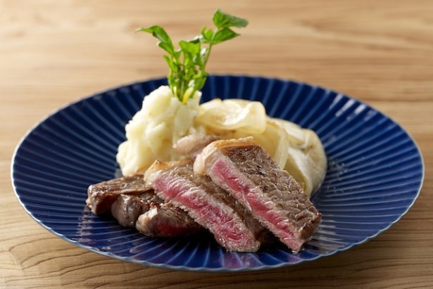 前回振る舞われた料理。波佐見焼の器が趣たっぷり！