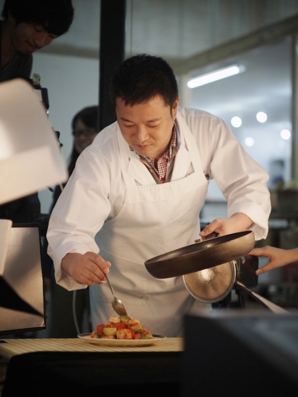 料理を担当する纐纈正夫（こうけつ・まさお）氏