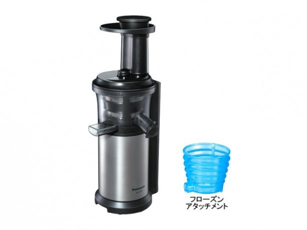 パナソニックの「VITAMIN SERVER(MJ-L500)」(実勢価格23000円)。1カ月以上続ければ、店舗で飲むより安上がり!?