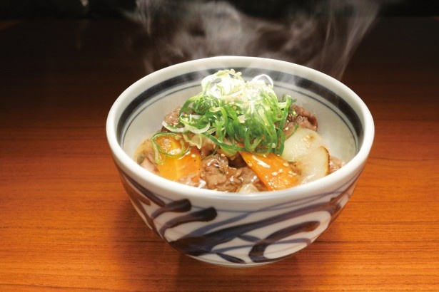 【写真を見る】「大牛肉祭」にはブランド和牛を使用した牛丼と焼肉丼が登場！