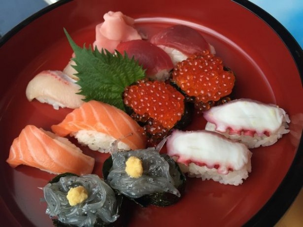 寿司ネタも魚介。ここでも市場隣接の恩恵にあずかれる