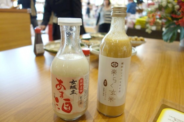まちゆいショップでは、甘酒を豆乳などで割って味わえる