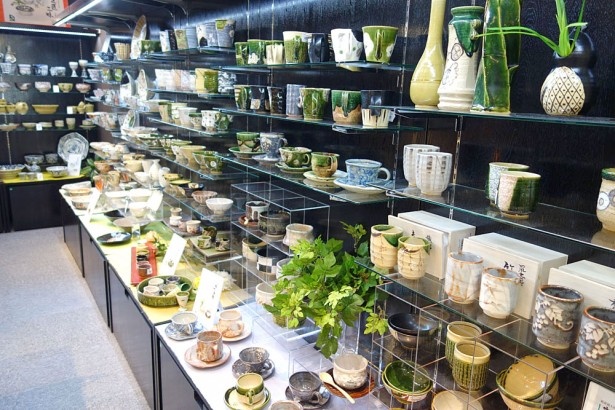 美濃焼のショップ、陶土ぅ庵の店内には、個性的な商品がずらり！