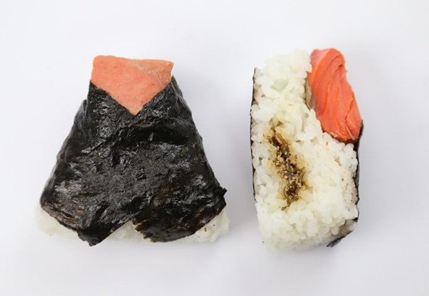 外側に見えるサケがかわいらしい「姫巻おにぎり 紅鮭とたらこ昆布」(198円)