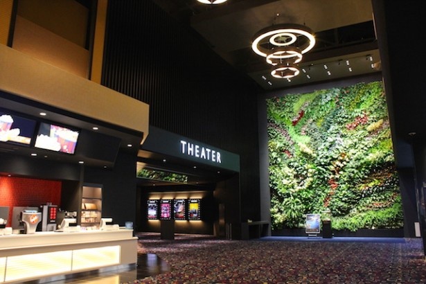 映画館「CINEMA RYCOM」はシックな空間