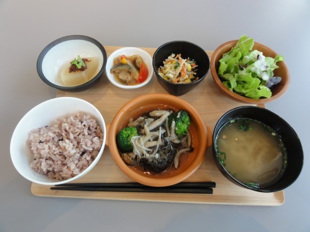アスショク定番メニュー「バランス定食」（970円/税込）