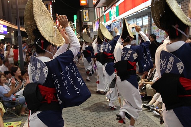 東京都内でも名物となった高円寺阿波踊りが、よみうりランドにも登場