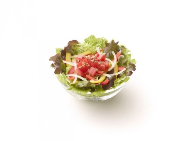 「こだわり野菜のパプリカサラダ(さっぱり和風ドレッシング)」(240円)はハンバーガーとドリンクを合わせたセットメニュー(+440円)でも楽しめる