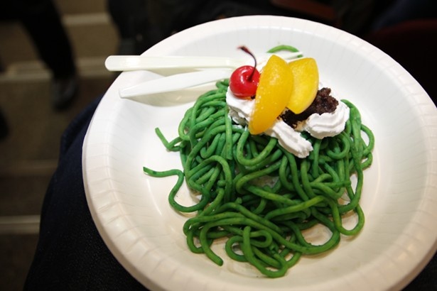 「あんこ入りパスタライス」(1000円)や「クソネミオムライス」(1000円)もイベント開始30分以内で完売してしまった