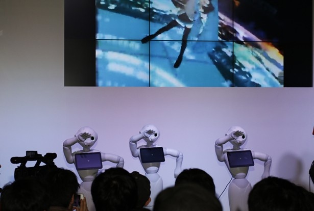 世界初の感情認識パーソナルロボットPepperに、ニコニコ動画で人気コンテンツのひとつMikuMikuDanceのプログラムを仕込み「ルカルカナイトフィーバー」を躍らせてみた