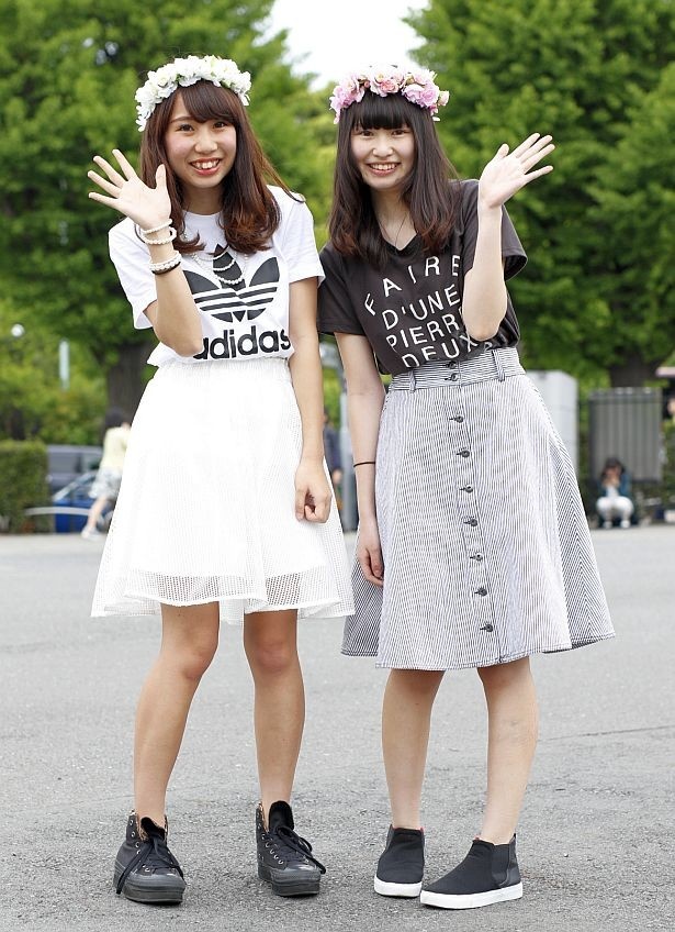 「始発の次の電車に乗って横浜から来ました！」と元気に話していた2人組