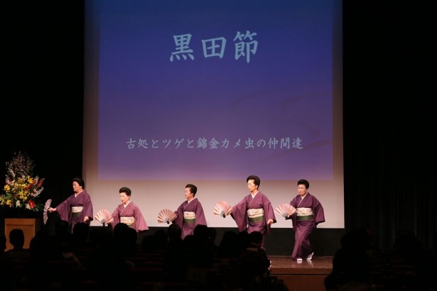 アクロス福岡1階の円形ホールでは、さまざまな催しが開催される