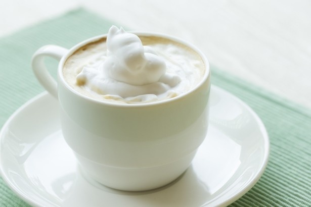 雲をイメージしたふわふわのクリームを乗せた「雲海コーヒー」(500円)