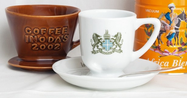 イノダコーヒーの「2002ロカ器」(1400円)と「カップセットNo.1」(2880円)。デザイン性のみならず、使い心地も抜群！