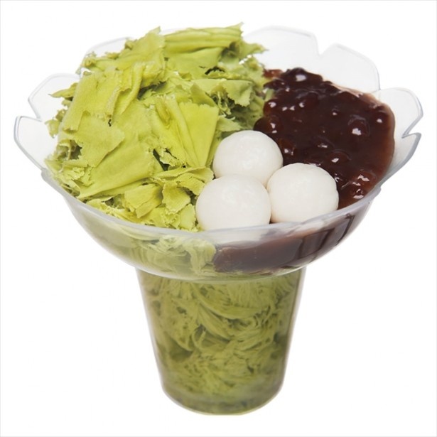 豊かな風味の抹茶味のアイスを薄く柔らかくスライスし、あずきと白玉をトッピングした「コットンスノーキャンディ グリーンティ白玉あずき」(669円)