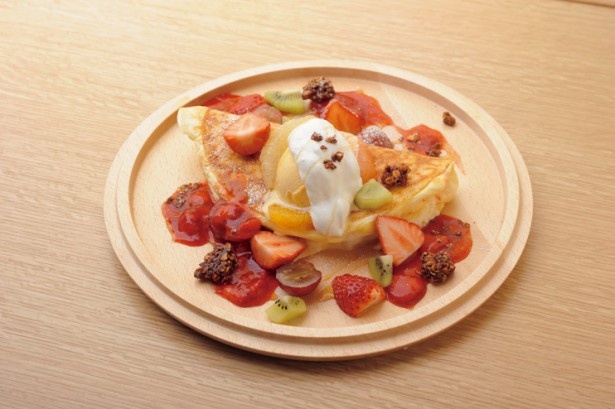EGG＆SPUMAで味わえる「特製ふわふわのスイートオムレツ」(1300円)