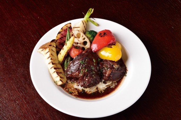 BEER BISTRO 角屋のメニュー「国産牛ほほ肉の赤ワイン煮込み」(1814円)