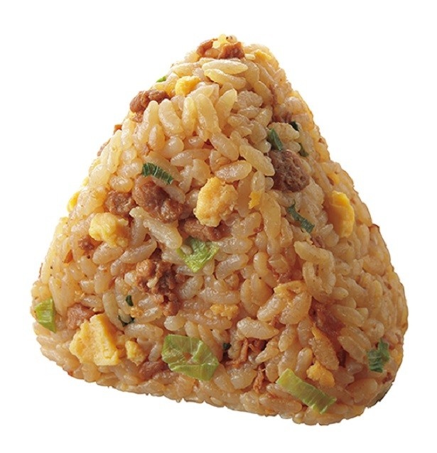 5月26日(火)から発売の｢俺の鶏そぼろむすび｣(128円)。和風つゆで炊いたご飯に鶏そぼろ、玉子そぼろ、ネギ、タケノコを混ぜたおにぎり
