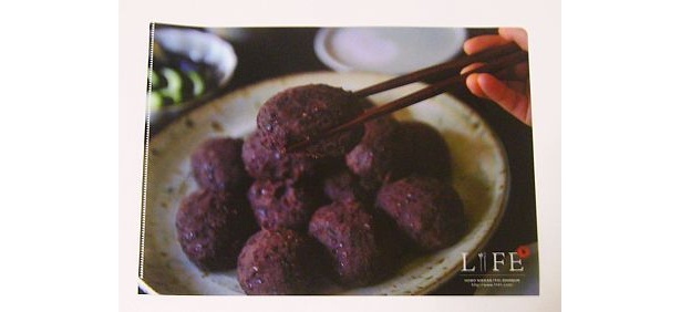なつかしい気持ちにさせてくれるおはぎのファイルも。「ほぼ日 オリジナルクリアファイル」(231円)