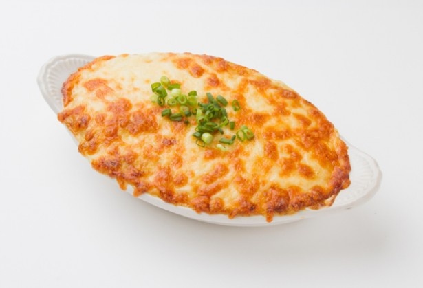 福井県の代表料理「里芋グラタン 味噌マヨ つるつるいっぱい」。サトイモに味噌マヨネーズとチーズのコクが合わさり、やみつきになる味わい
