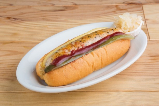 ハーブを効かせた自家製ソーセージが乗った、la kaguの「サルシッチャ」(626円)