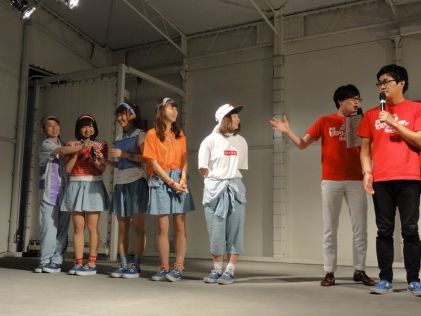 左はご当地アイドルグループEspecia（エスペシア）