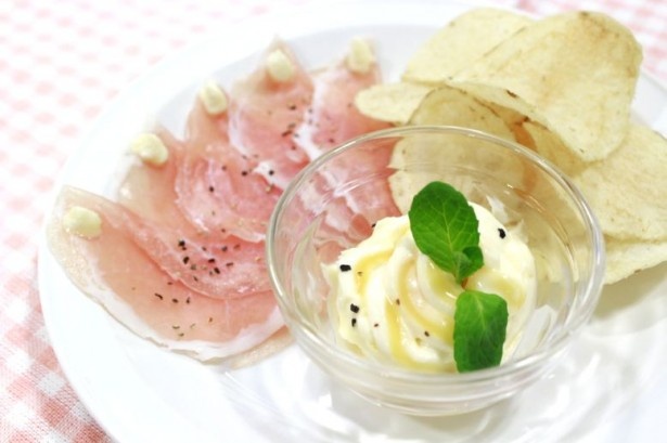 【写真を見る】朝食だけでなく、スイーツなどに添えて食べるのもおすすめだ