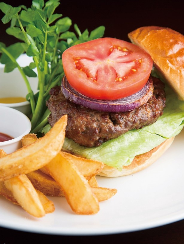 WAKANUI GRILL DININGの「ワカヌイプレミアムバーガー」(1800円)は、熟成牛を使用した自慢の一品