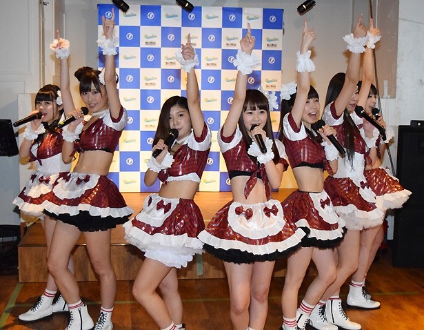 イベントの後半では、ファーストシングル「TurningPoint」も披露