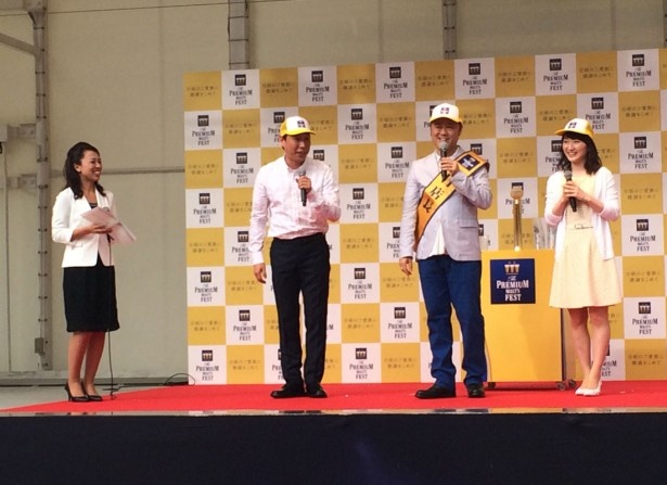 オープニングイベントには吉本新喜劇の座長の辻本茂雄さん、伊賀健二さん、松村恵美さんが登場
