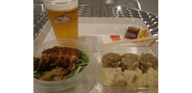 こちらが「開国セット」￥1500。肌寒くっても生ビール♪