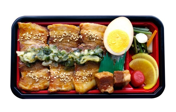 柔らかな豚肉がぎっしり「箱根山麓豚炙り焼弁当」(1080円)