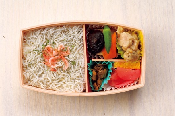 ほどよい塩気がたまらない「しらす弁当」(920円)