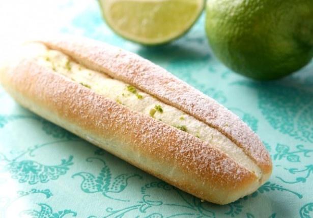 ライムの香りが爽やか！「ライムクリームのミルクフランス」(税抜260円)が味わえるのは夏だけ