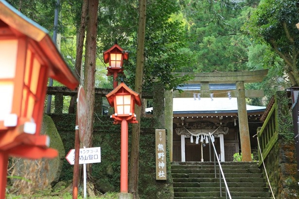 温泉の守護社として建てられた熊野神社