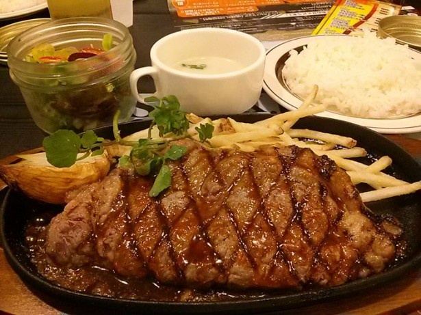 サーロインステーキセット（200g）サラダ・テールスープ・ライスorパン付き1580円（ライス大盛り無料)
