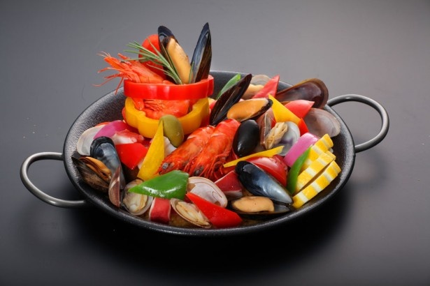 スペインのドリンク＆料理に酔いしれる情熱的な祭典！
