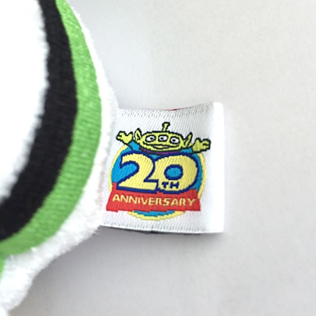 ぬいぐるみに付いている20周年記念のタグ
