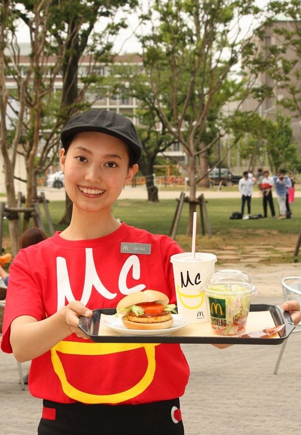 日本マクドナルドは、5月25日(月)を「マックスマイルの日」と定めた