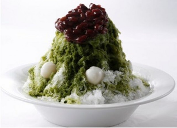 「氷 宇治抹茶金時」(594円)は抹茶の苦みをしっかりと感じつつ上品な甘さを加えた大人向けの仕上がりに