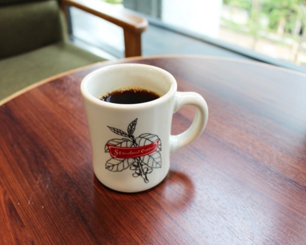 THE 3RD CAFEの「ハンドドリップコーヒー」(360円)は、上質なシングルオリジンのコーヒー豆を使用した自慢の一杯