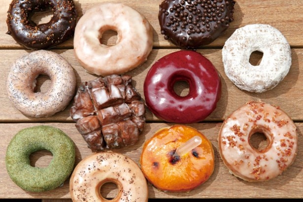 個性豊かなフレーバーがそろう、CAMDEN’S BLUE☆DONUTSのドーナツ。本国のレシピを忠実に再現した、こだわりの味を楽しめる