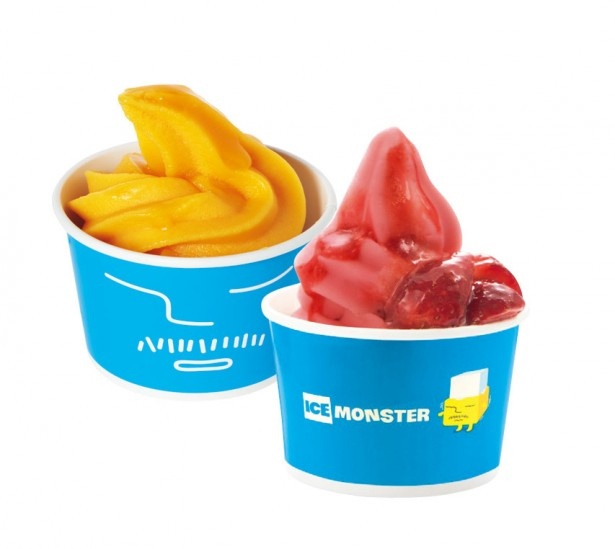 ICE  MONSTERではかき氷の他に、日本限定で「ソフトクリーム(マンゴー/イチゴ)」(各500円)も販売。フレーバーアイスブロックをソフトクリーム状に絞り出したシンプルな一品