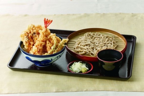 小盛りのそばまたはうどんが付いた「小町シリーズ」も！