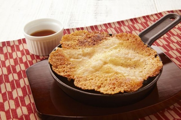 「ピリ辛！島唐辛子とチーズの羽付き餃子」(550円)