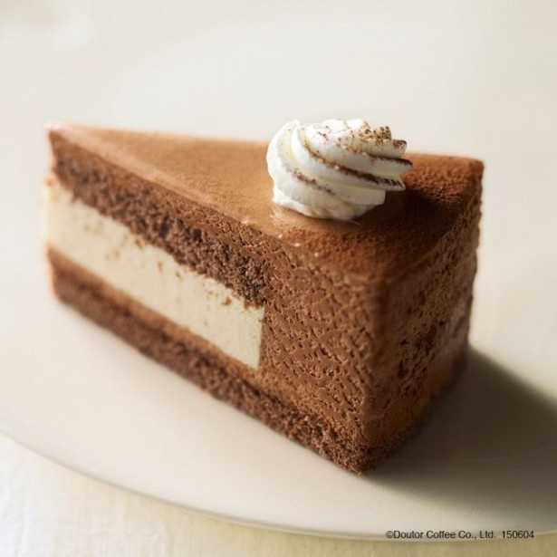 バナナムースとチョコレートムースの2種のムースを楽しめる「バナナムースチョコレート」(370円)