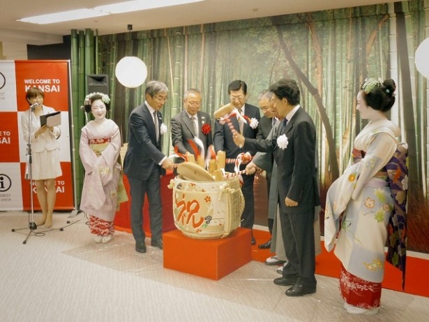 外国人向け観光案内所が京都タワーにオープン