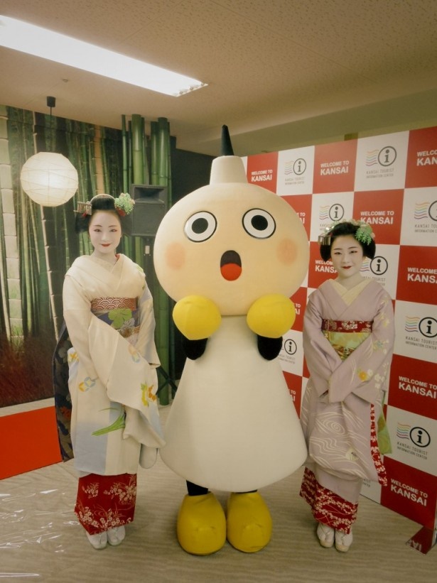 たわわちゃんと舞妓さんも応援にかけつけた
