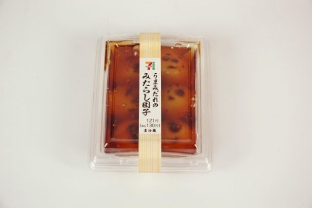 九州限定発売の「うまみだれのみたらし団子」(130円)は濃厚なタレと団子の表面に入れた焦げ目で香ばしい仕立てに